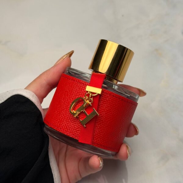 Carolina Herrera CH)